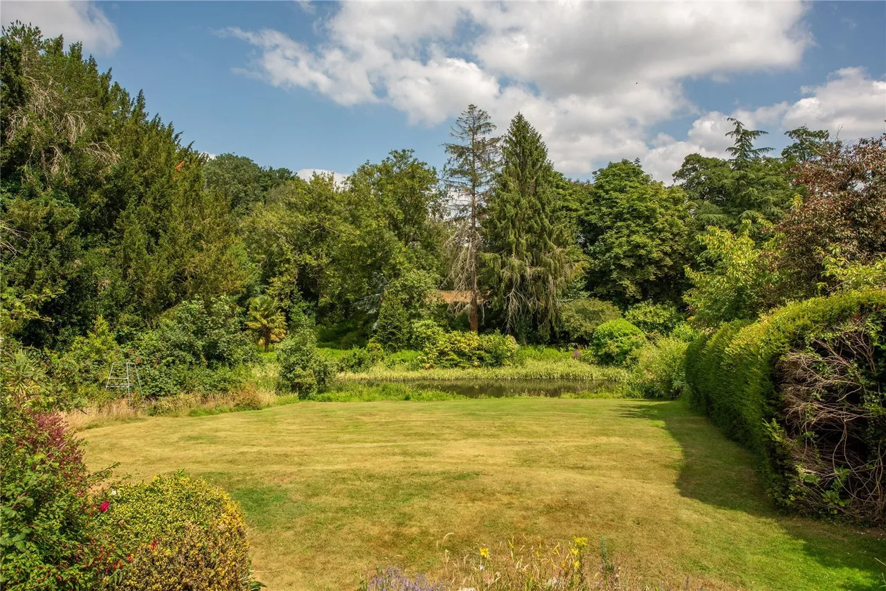 The Street, Betchworth, RH3, photo 10