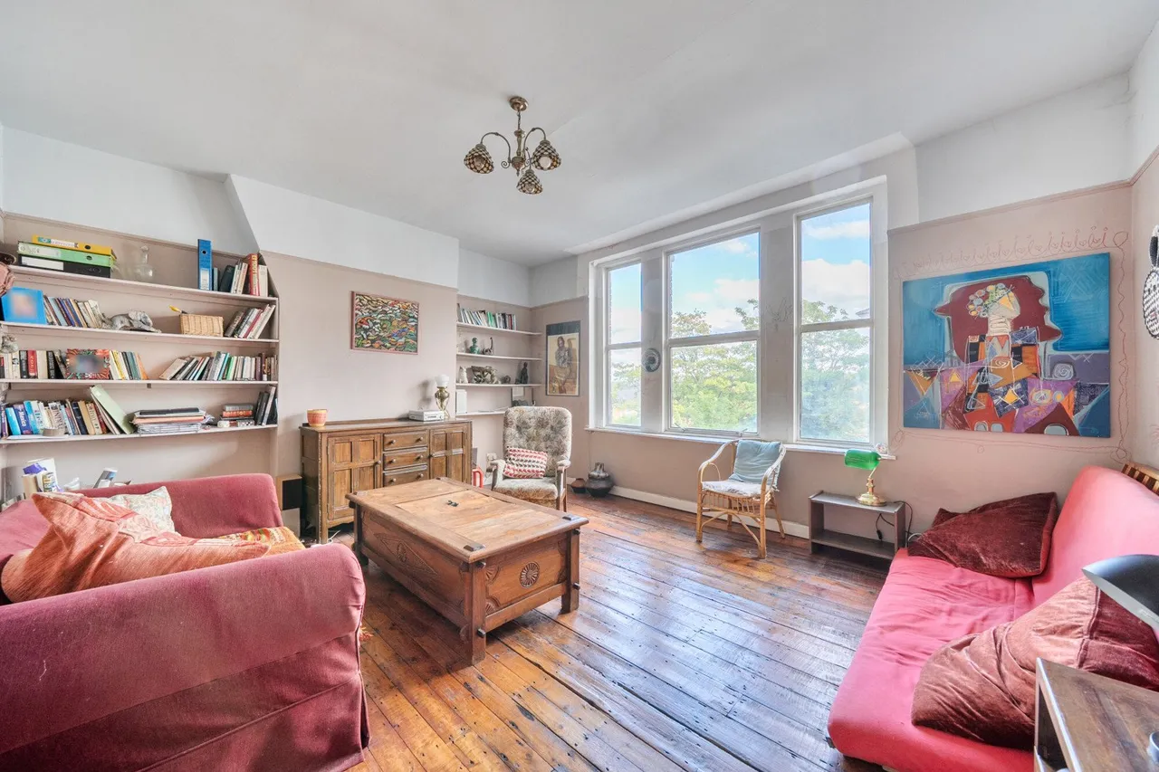 3 bed flat for sale — Knights Hill, SE27
