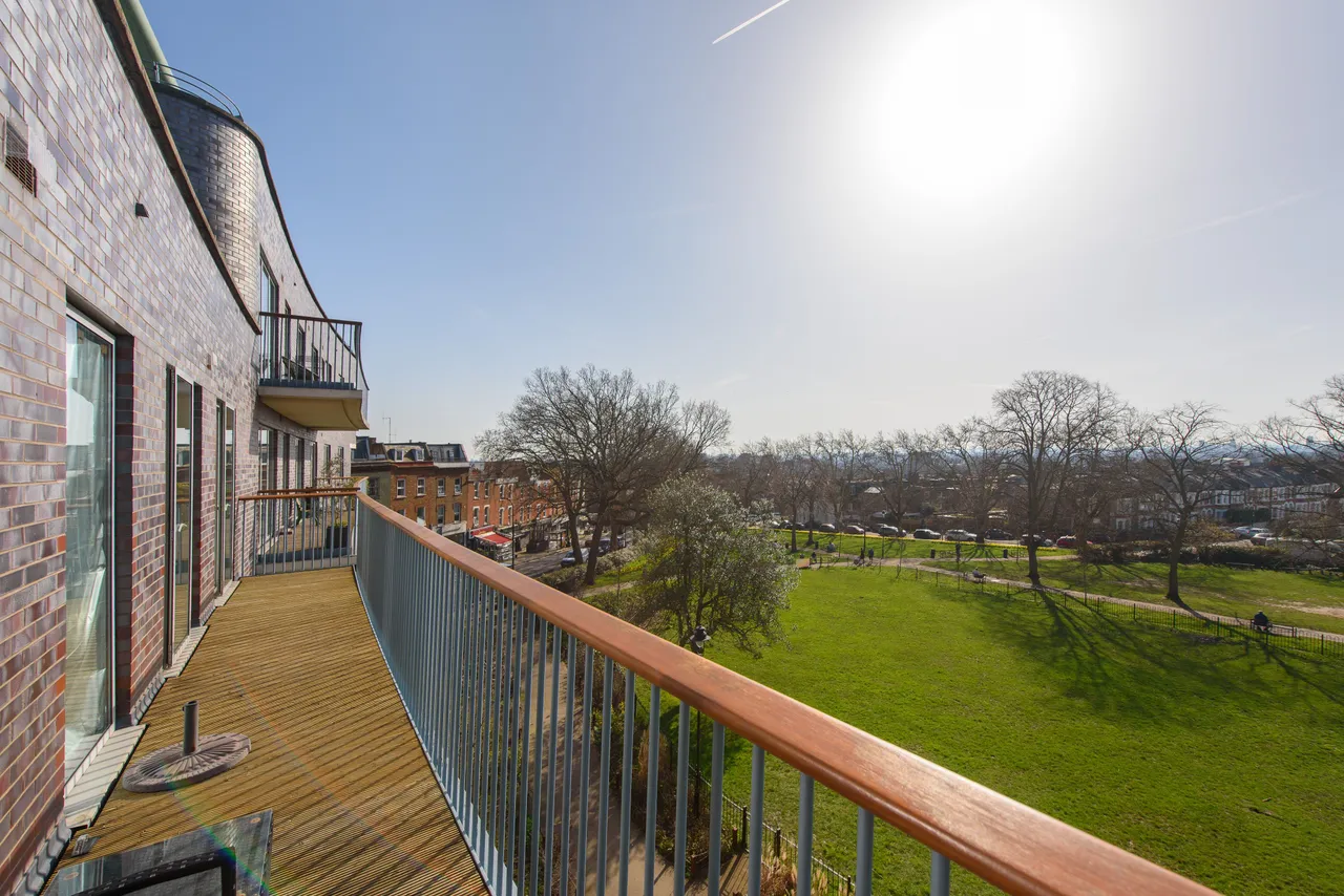 3 bed flat for sale, London, NW6