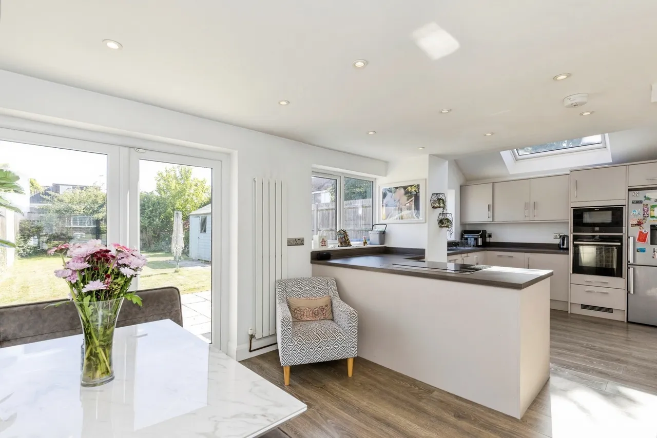 Sycamore Avenue, Horsham, RH12, photo 4