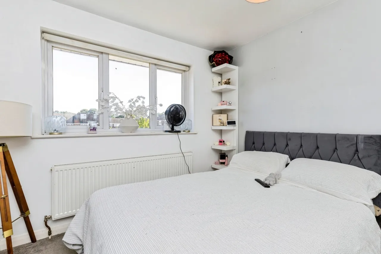 Sycamore Avenue, Horsham, RH12, photo 10