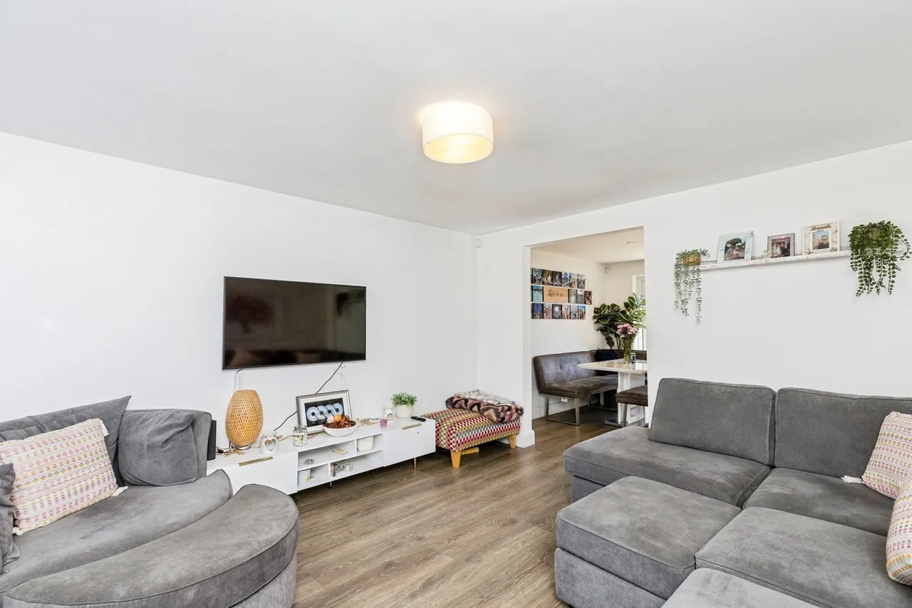 Sycamore Avenue, Horsham, RH12, photo 3
