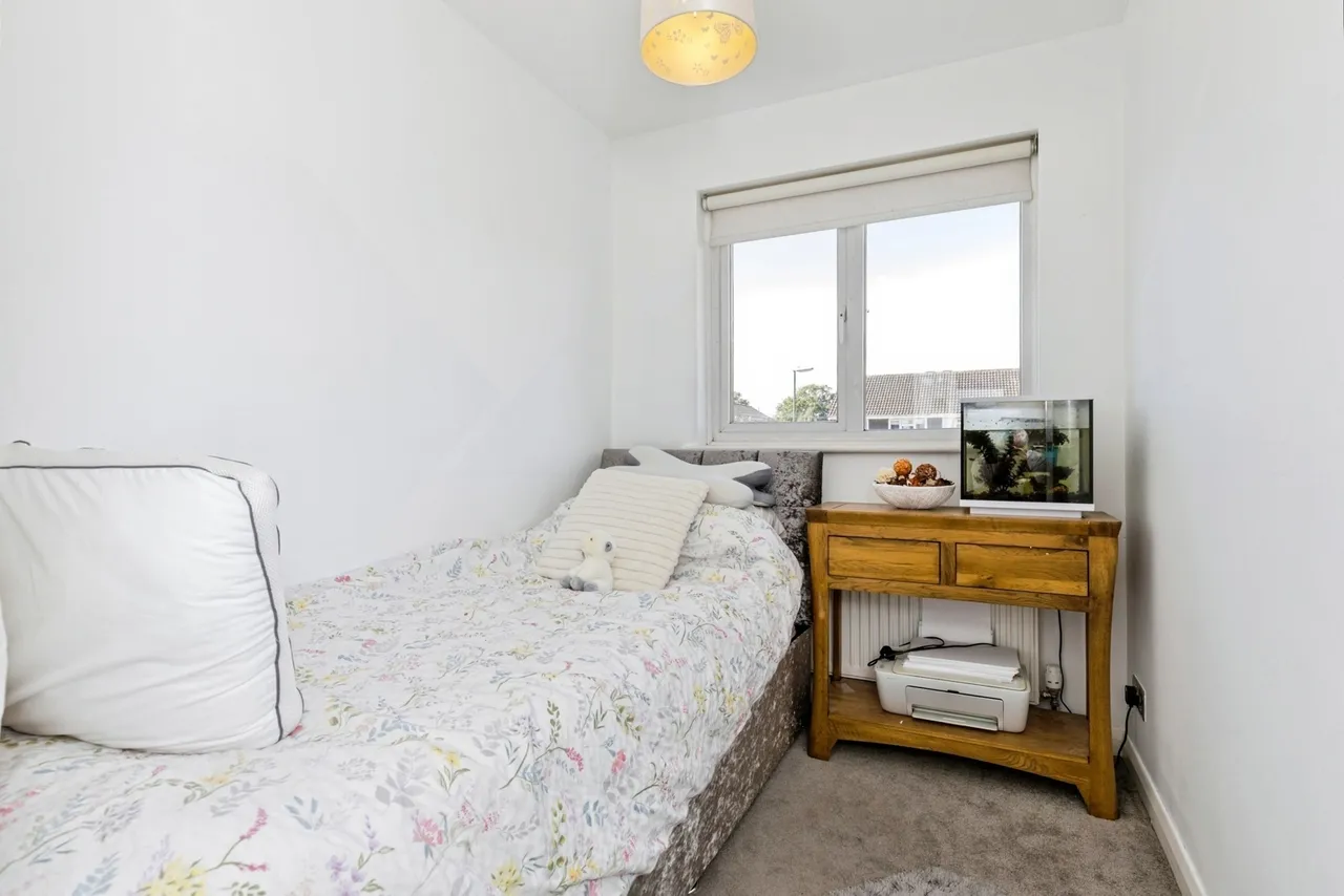 Sycamore Avenue, Horsham, RH12, photo 12