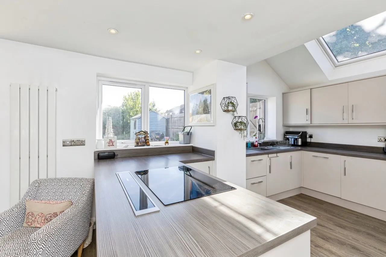 Sycamore Avenue, Horsham, RH12, photo 14