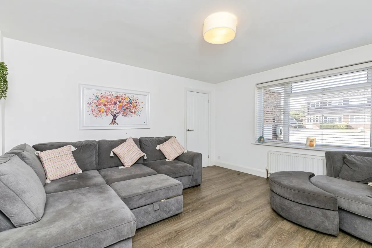 Sycamore Avenue, Horsham, RH12, photo 15