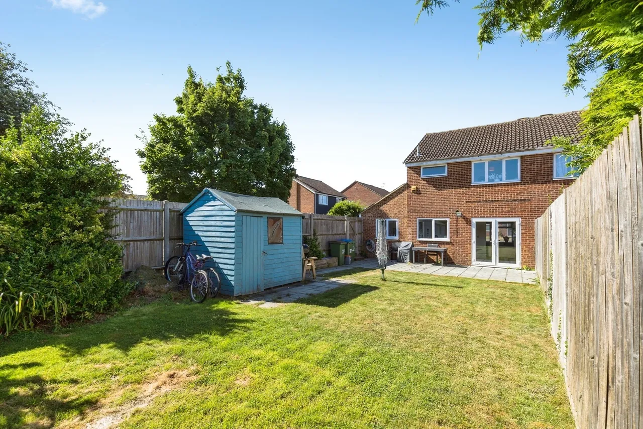 Sycamore Avenue, Horsham, RH12, photo 21