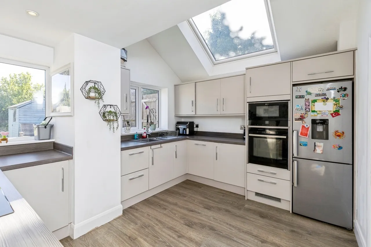 Sycamore Avenue, Horsham, RH12, photo 22