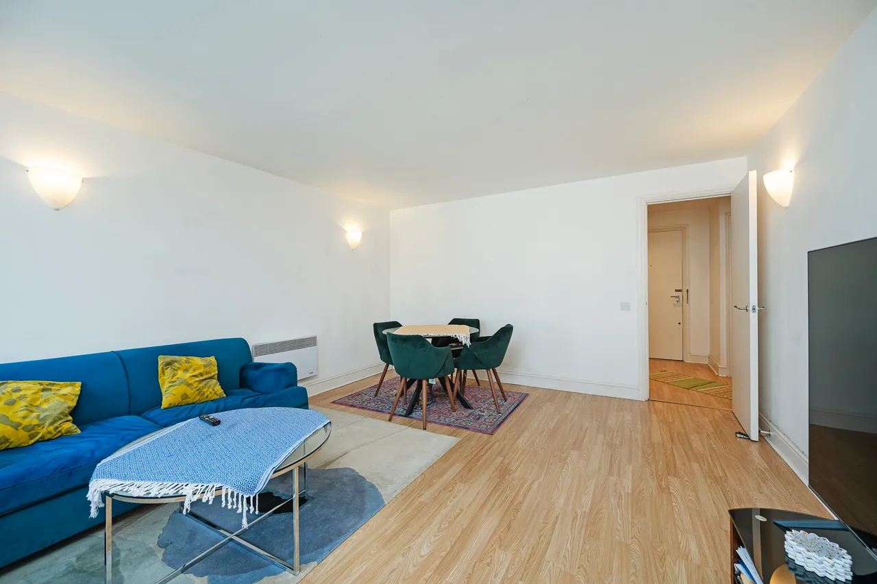 Flat 309 Naylor Building West, 1 Assam Street, London, photo 3