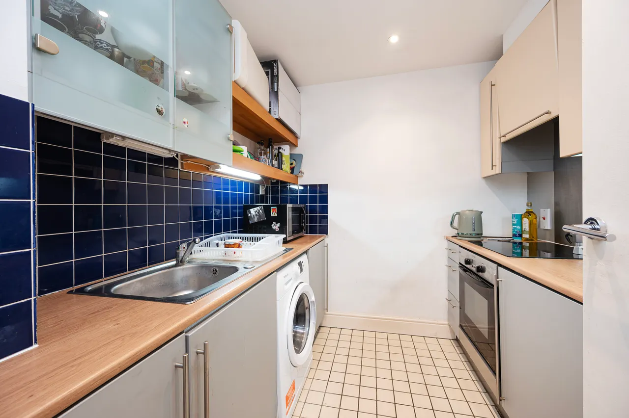 Flat 309 Naylor Building West, 1 Assam Street, London, photo 4