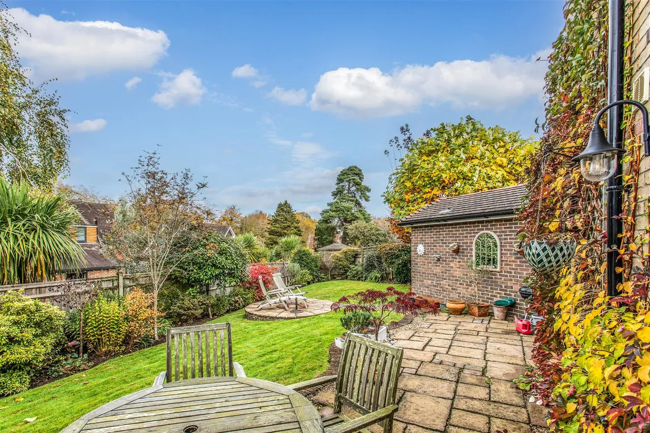 Claremont Rise, Uckfield, East Sussex, TN22 2AH, photo 2