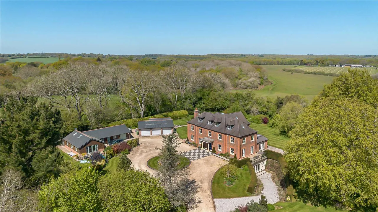 6 bed house for sale — Maidensgrove, Henley-on-Thames, Oxfordshire, RG9 6HA