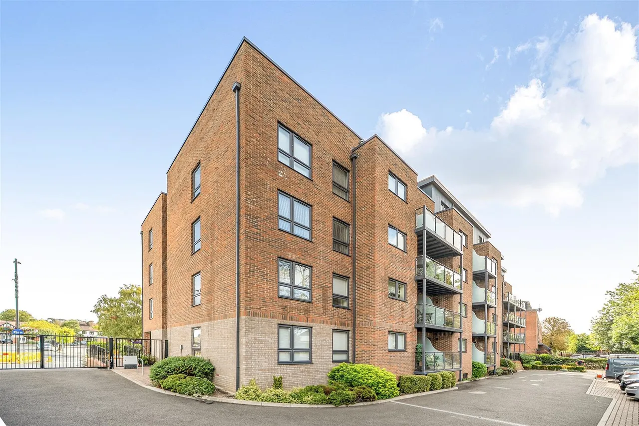 Marsh Road, Pinner, HA5, photo 15