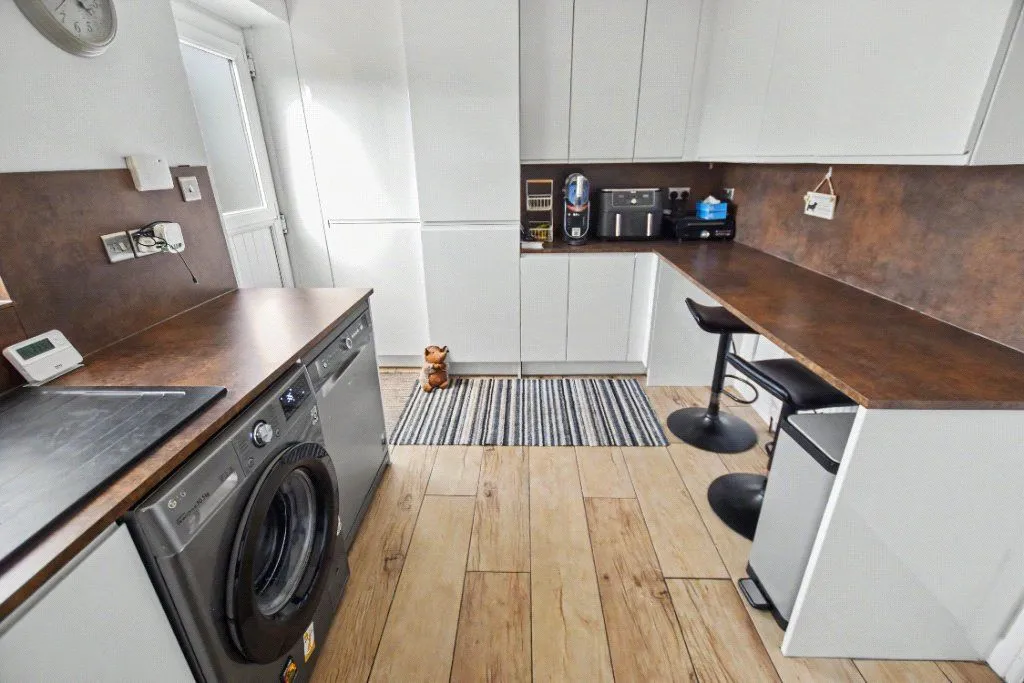 Whitehall Road, Leeds, LS12, photo 3