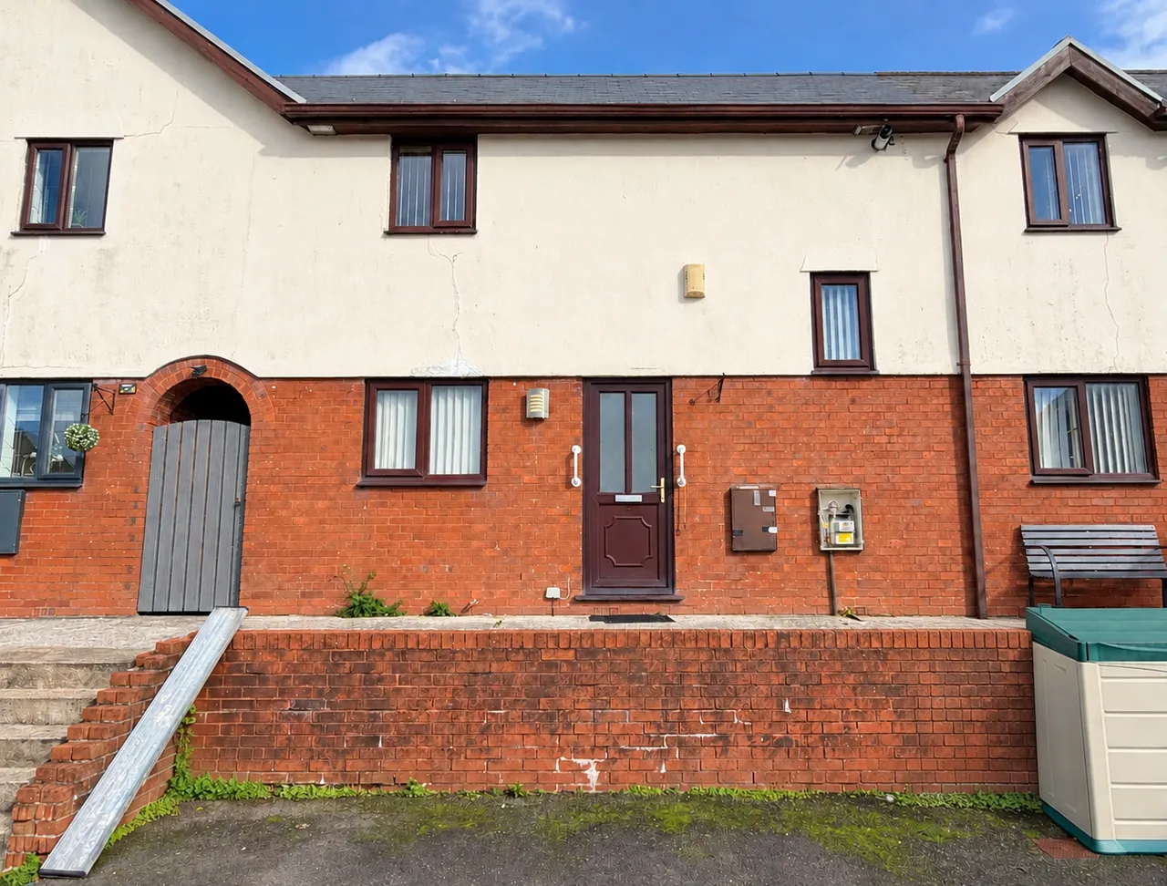 2 bed house for sale, Old Farm Court, Llansamlet