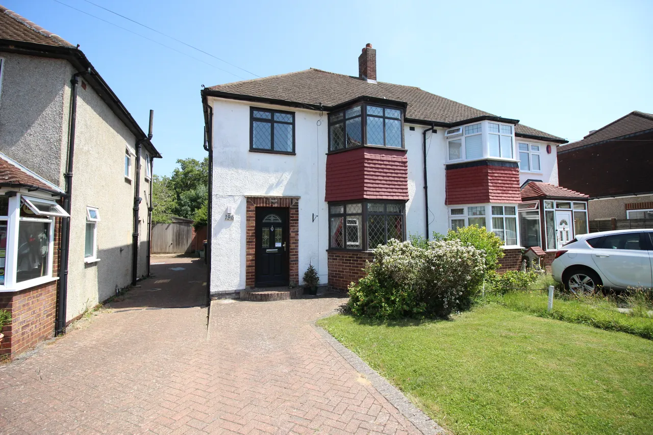 3 bed property for sale — Stoneleigh Park Road, EPSOM, Surrey, Epsom, KT190RQ