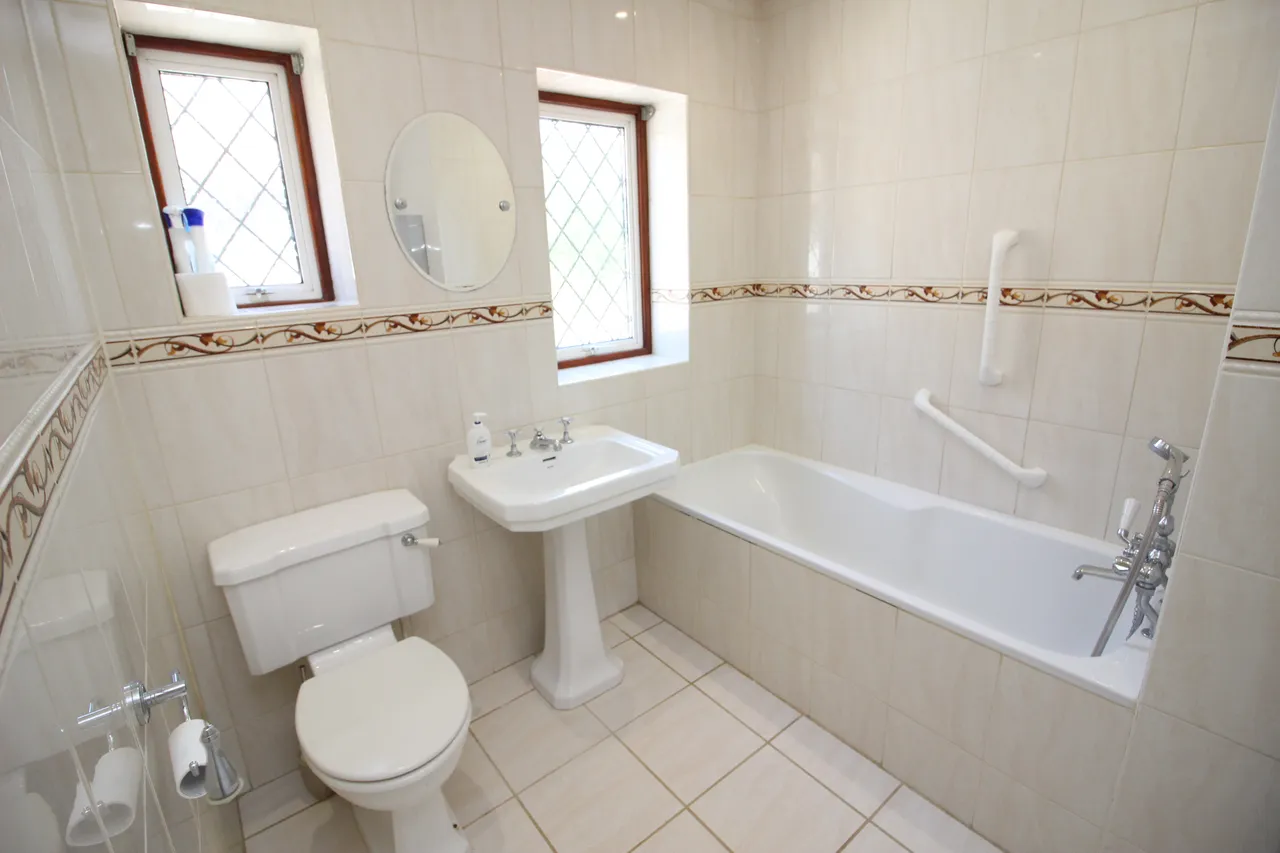 Stoneleigh Park Road, EPSOM, Surrey, Epsom, KT190RQ, photo 12