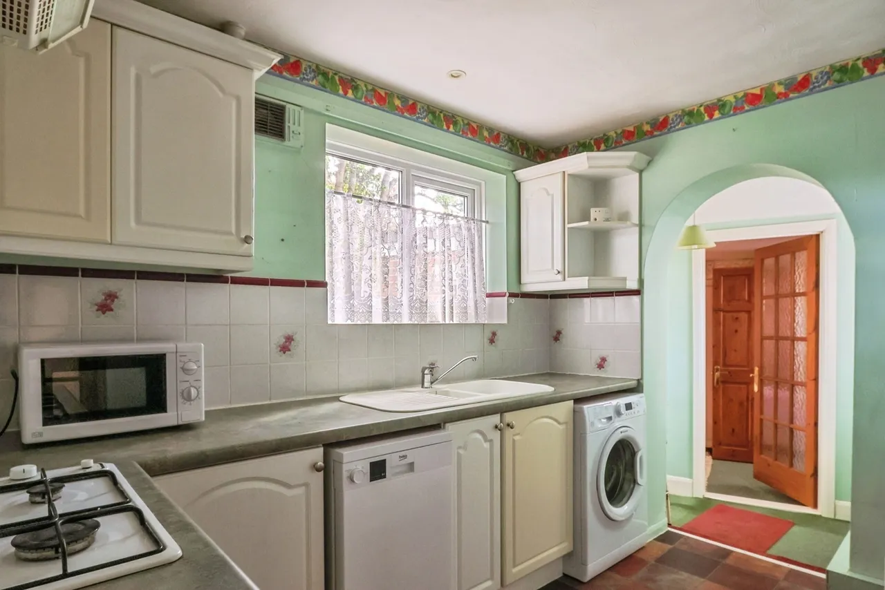 Seliot Close, Oakdale, BH15, photo 6