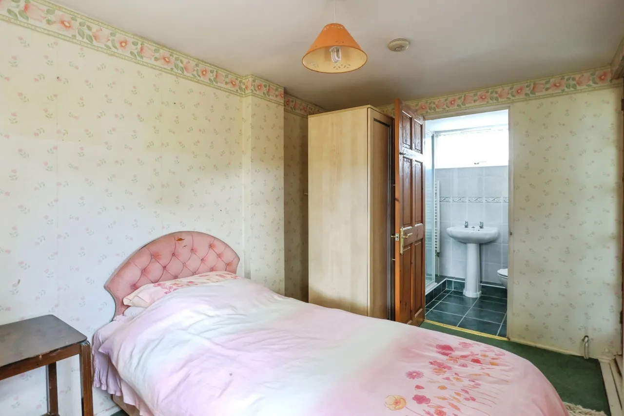 Seliot Close, Oakdale, BH15, photo 10