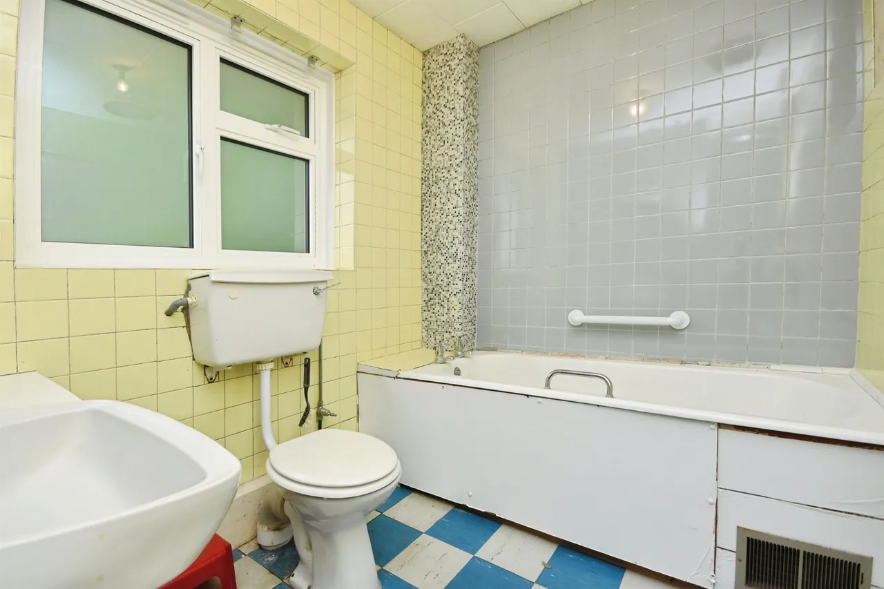 Sussex Road, Warley, Brentwood, photo 12