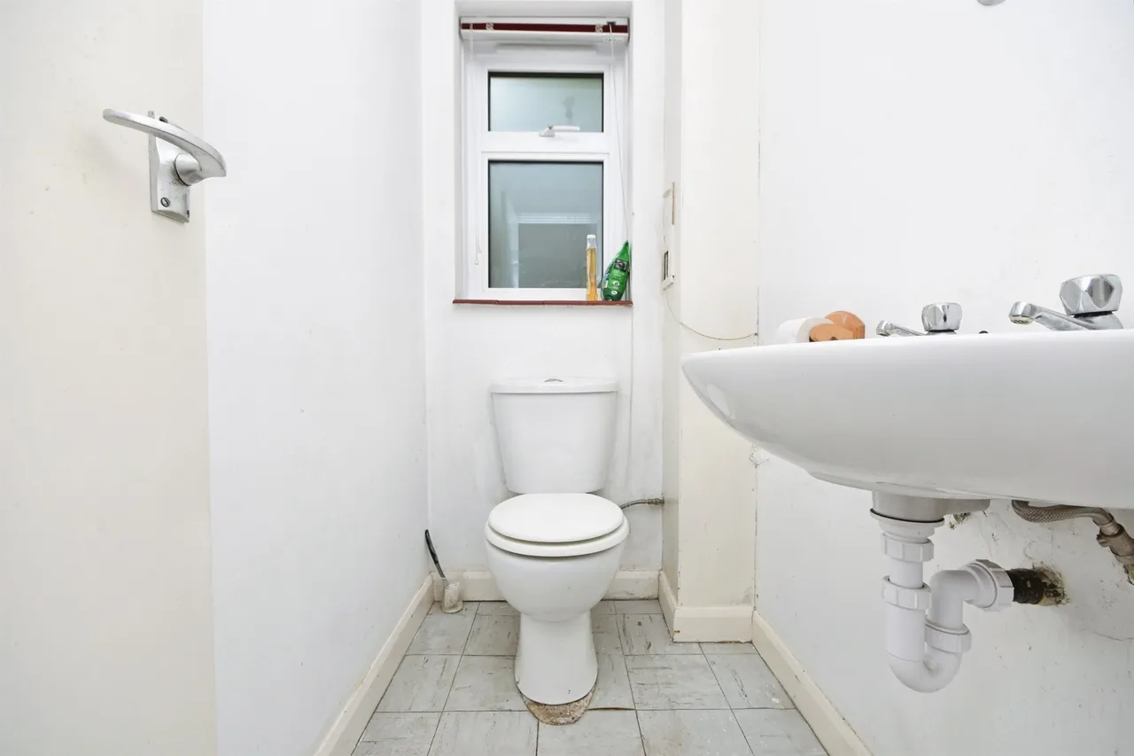 Sussex Road, Warley, Brentwood, photo 7