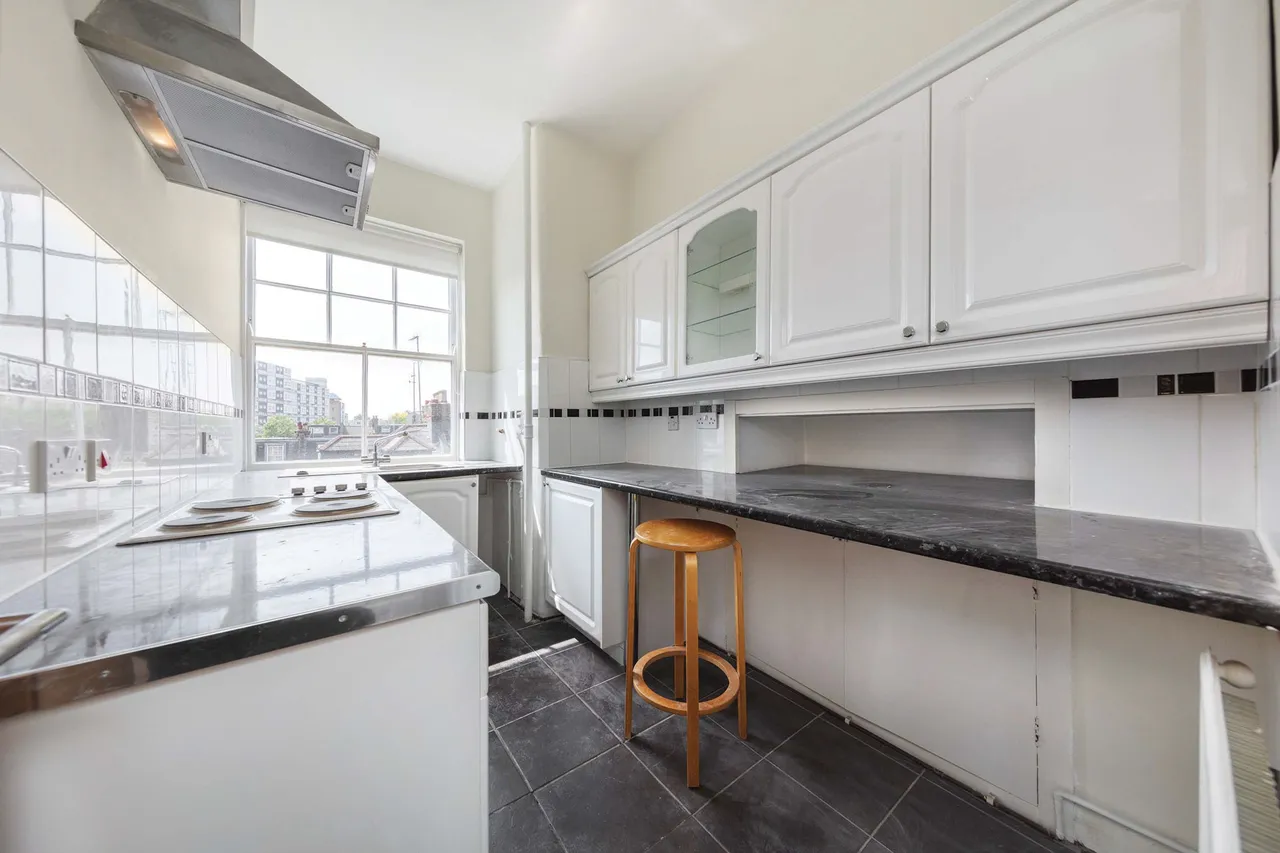 49a Primrose Mansions, Prince of Wales Drive, London, photo 3