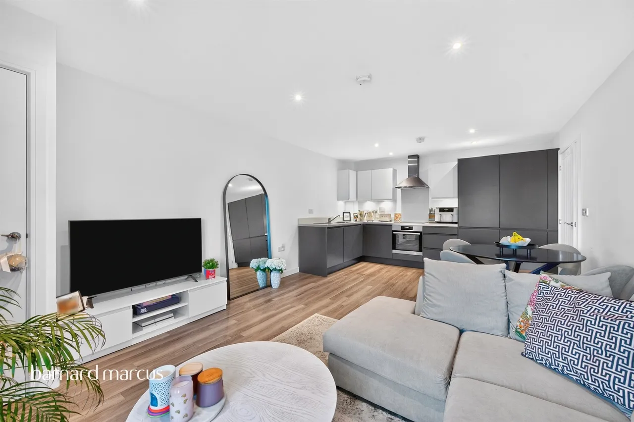 Regalia Way, Epsom, KT19, photo 6