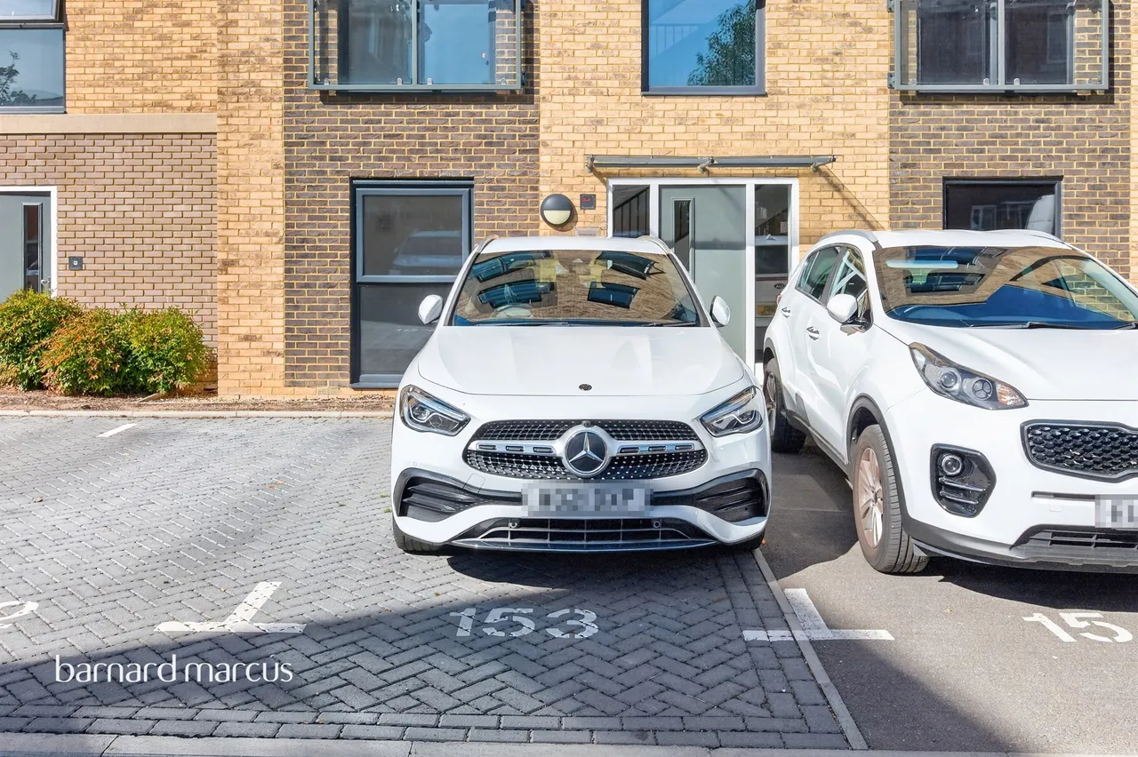 Regalia Way, Epsom, KT19, photo 10