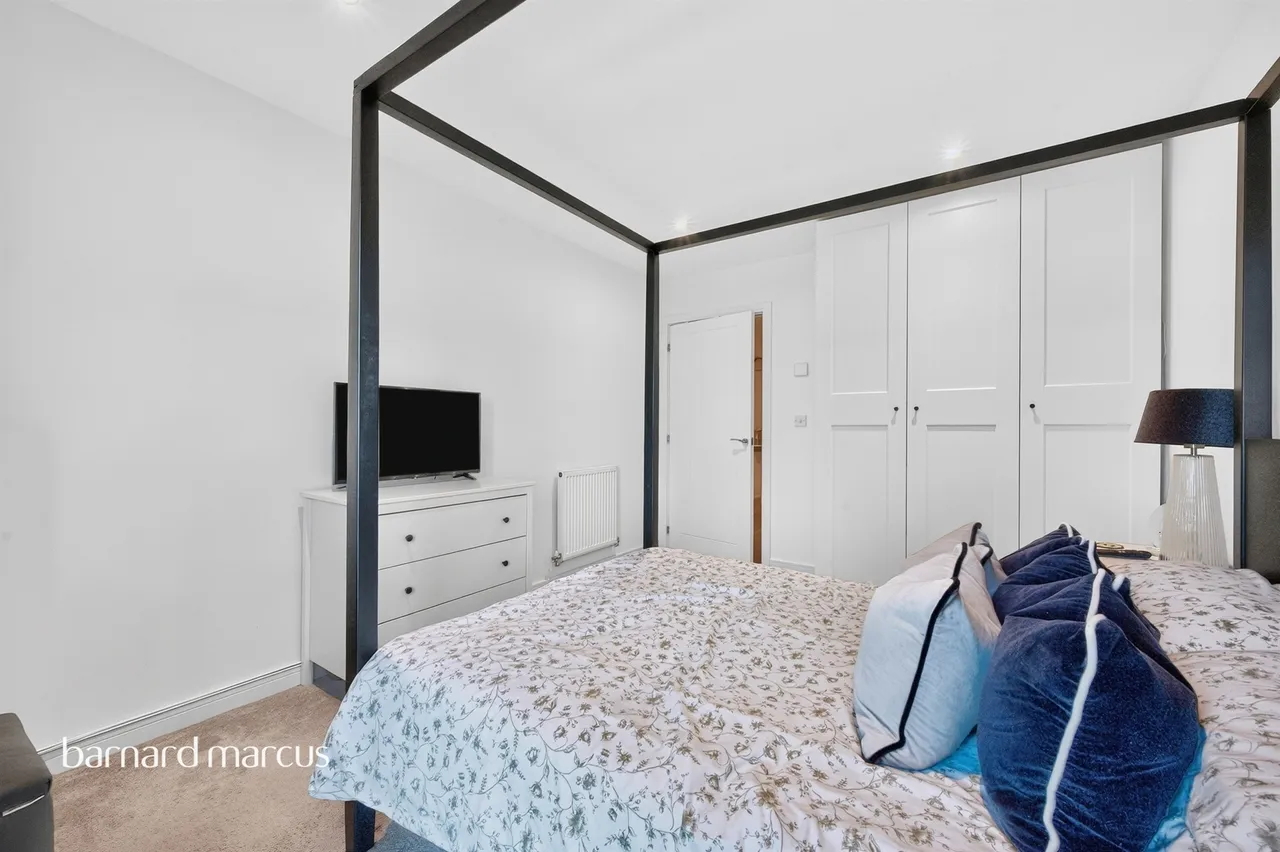 Regalia Way, Epsom, KT19, photo 9