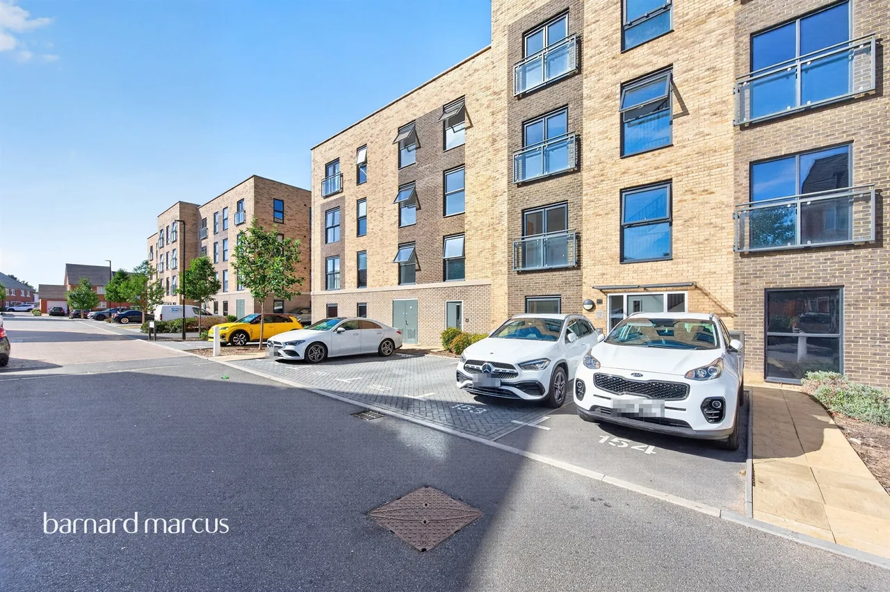 1 bed flat for sale, Regalia Way, Epsom, KT19