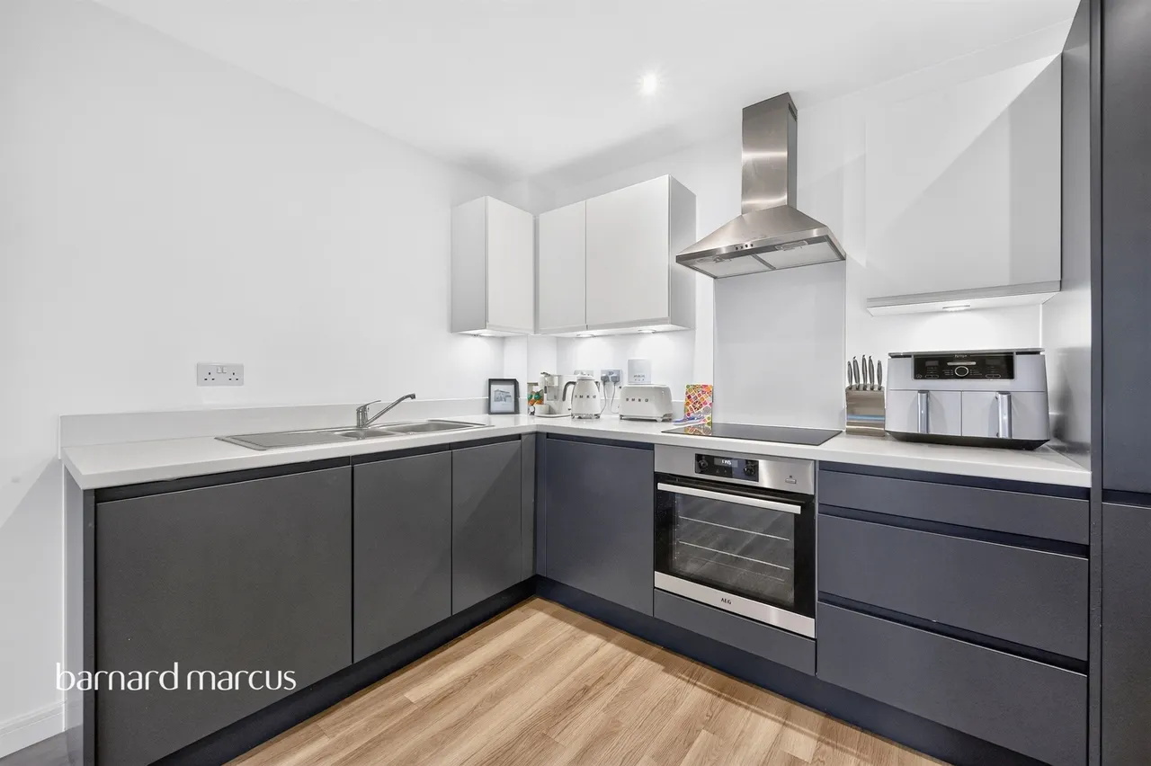 Regalia Way, Epsom, KT19, photo 7