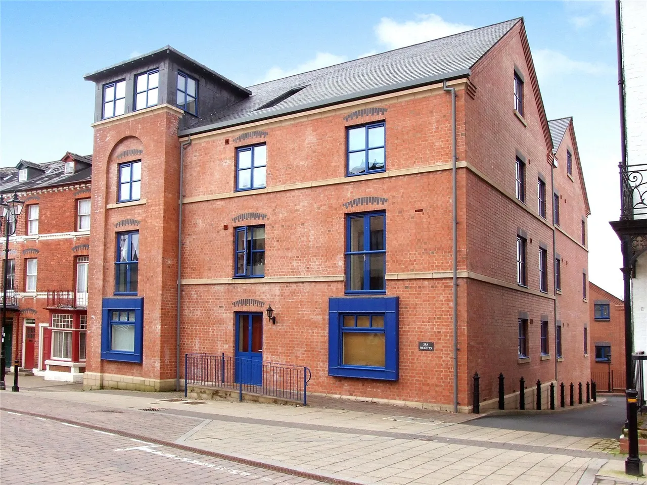3 bed flat for sale — Spa Heights, High Street, Llandrindod Wells, Powys, LD1 6AG