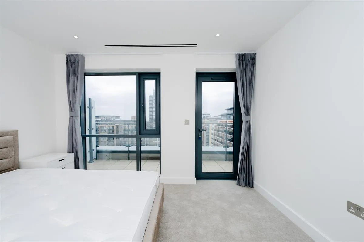 Flat , Fairbank House, Beaufort Square, London, photo 12