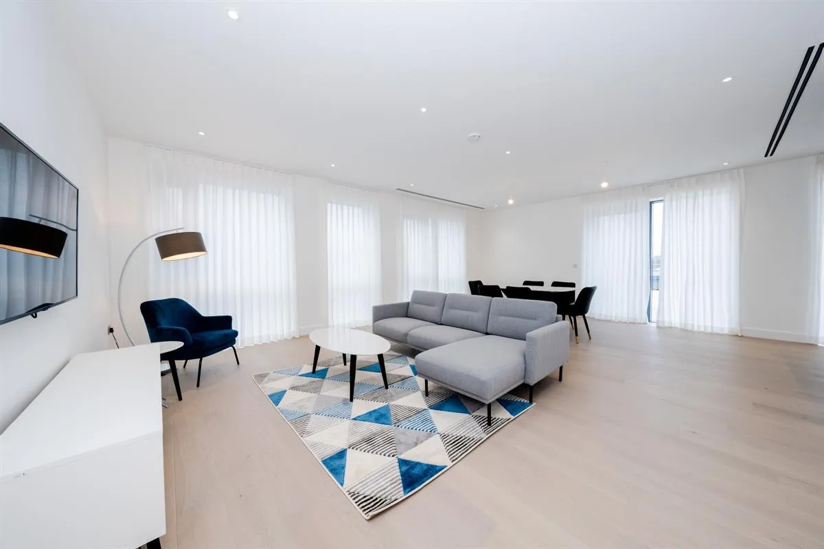 4 bed flat to rent — Flat , Fairbank House, Beaufort Square, London