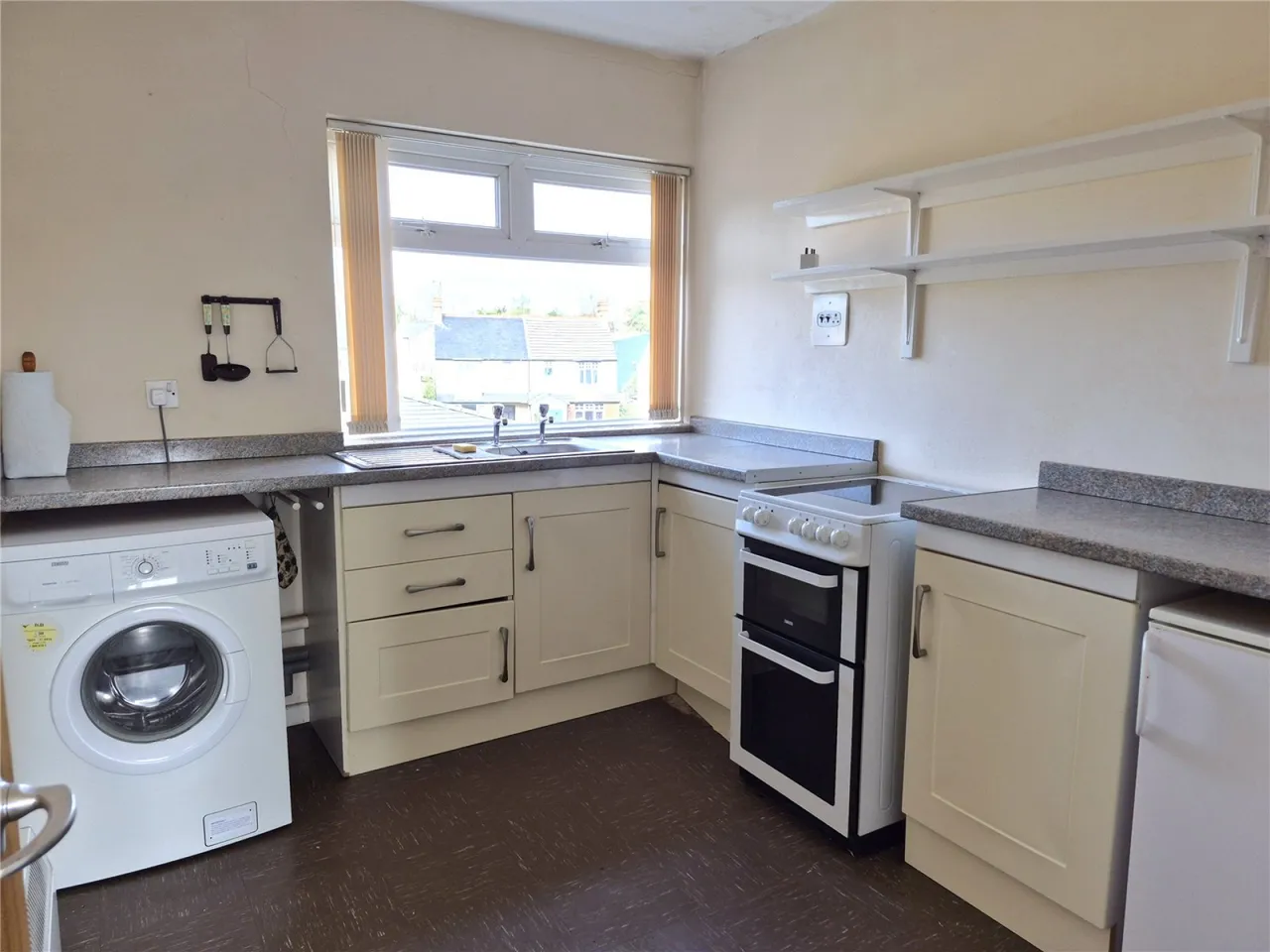 Meadow Road, Cirencester, GL7, photo 3