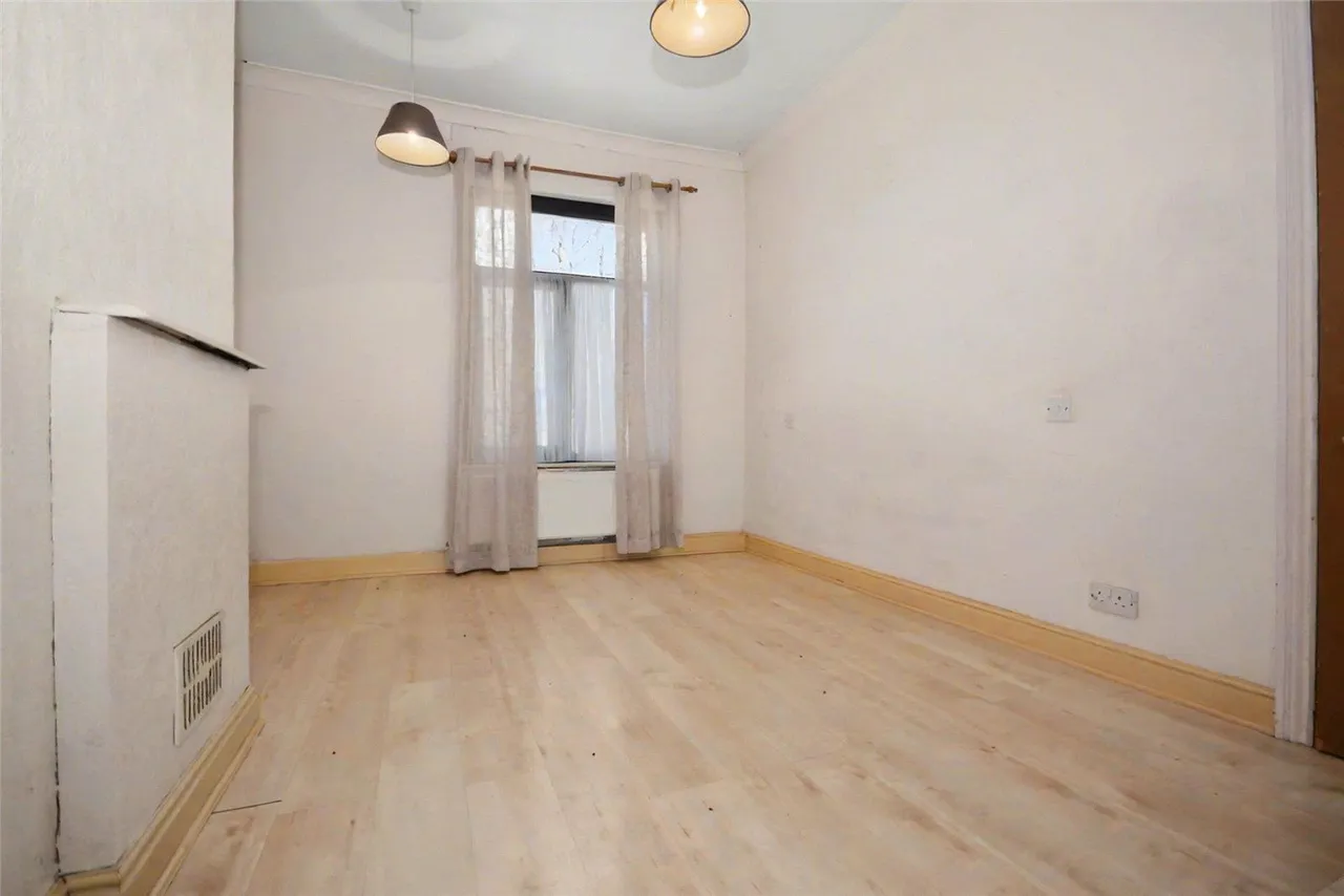 Low Moor Side Lane, Leeds, LS12, photo 7