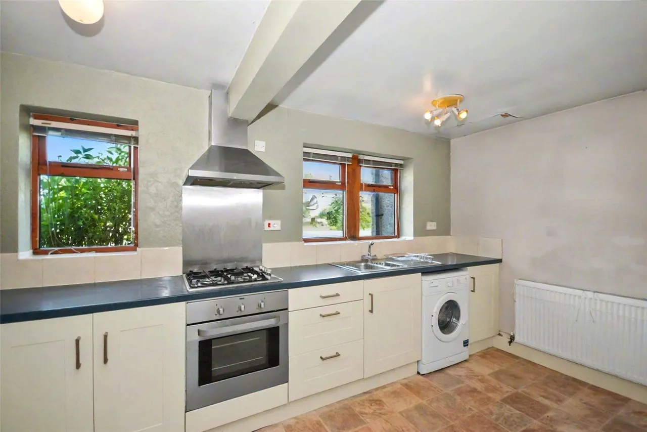 Low Moor Side Lane, Leeds, LS12, photo 5