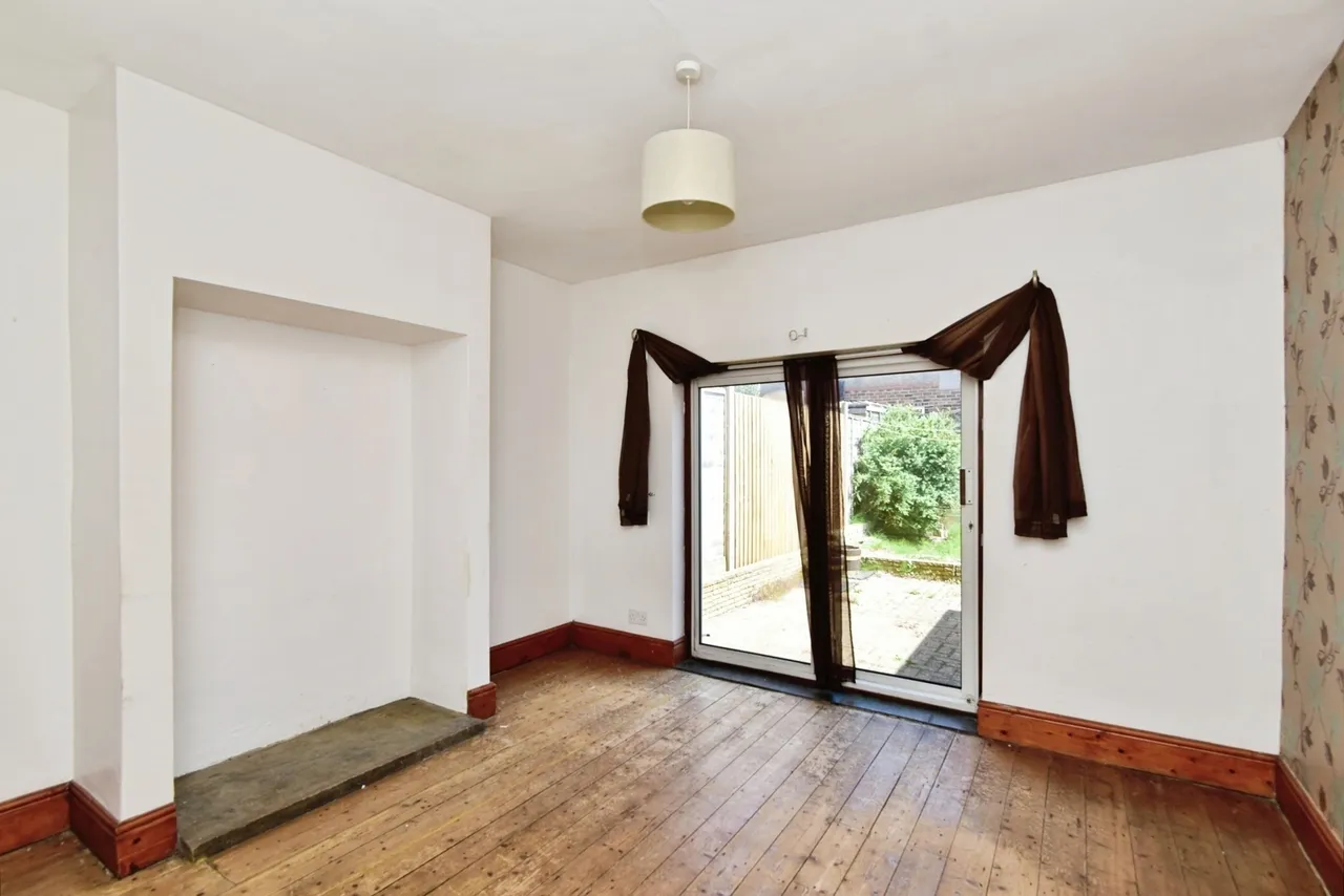 Moorfield Avenue, Biddulph, Stoke-on-Trent, Staffordshire, ST8, photo 5