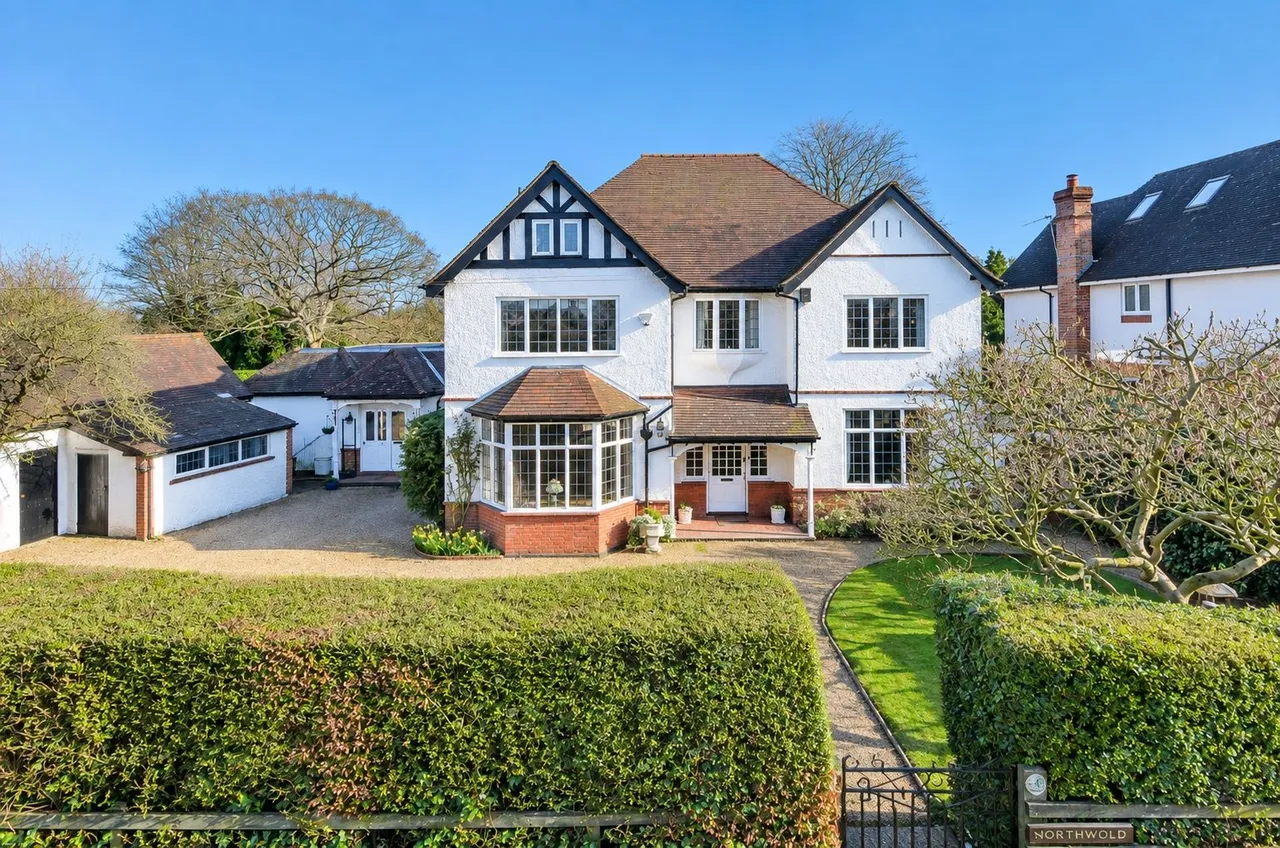 6 bed house to rent — Austenway, Gerrards Cross, Bucks, SL9 8NN