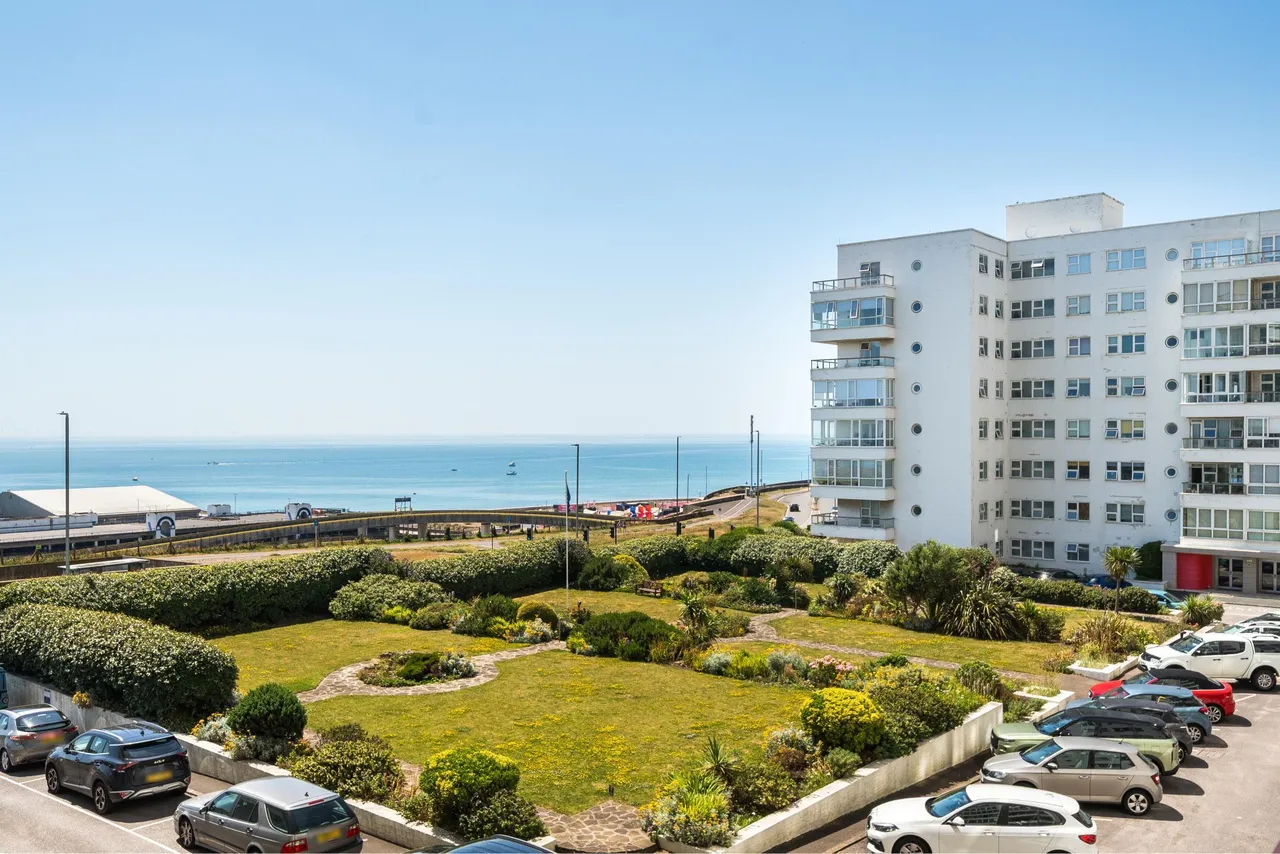 2 bed flat for sale — Marine Drive, Brighton, BN2