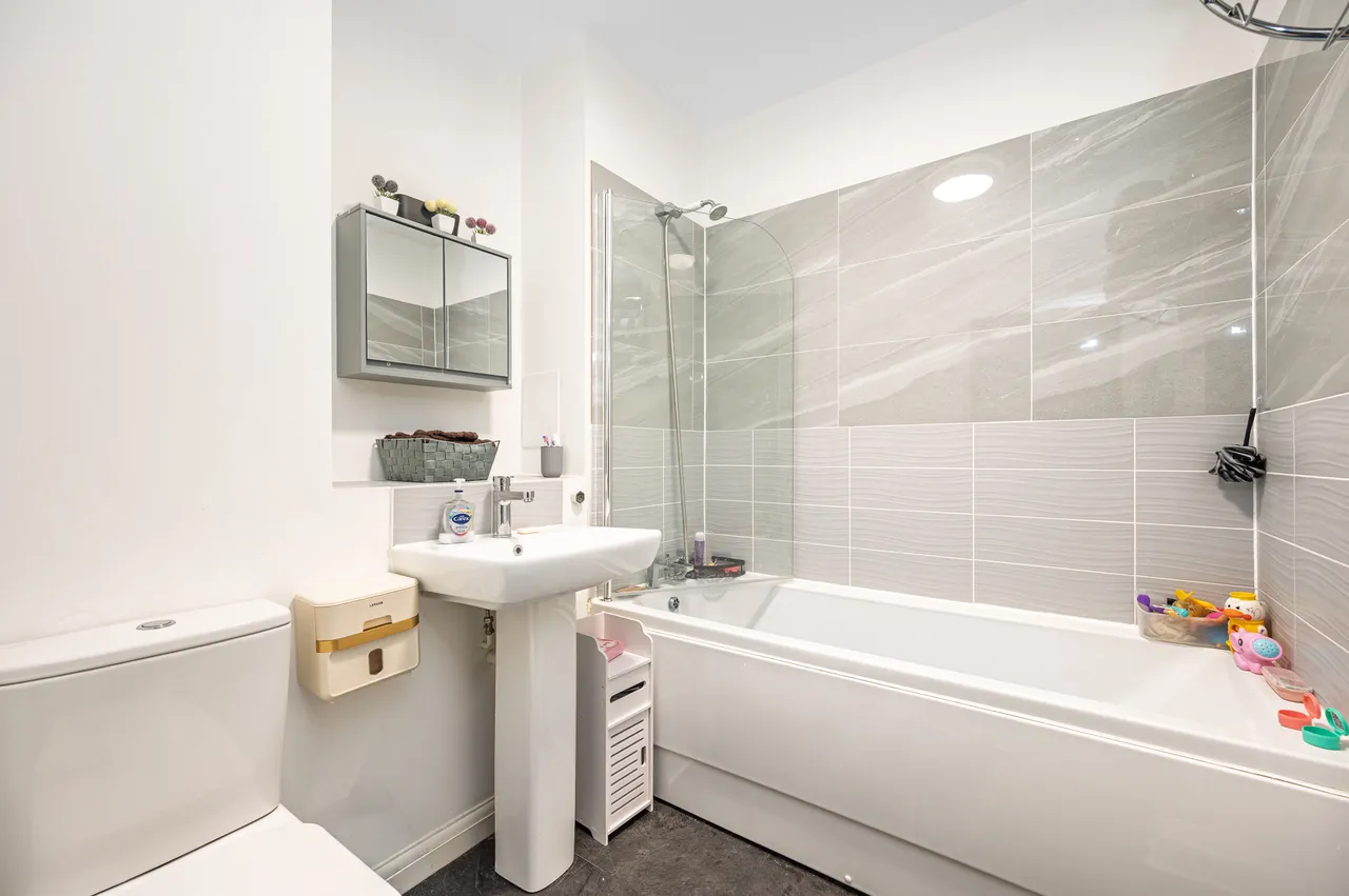 Flat 1, 13 Trobridge Parade, London, photo 6