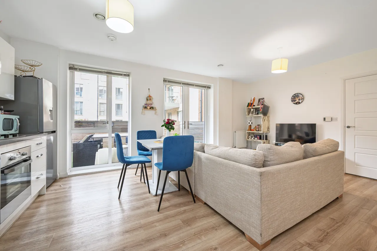 Flat 1, 13 Trobridge Parade, London, photo 3