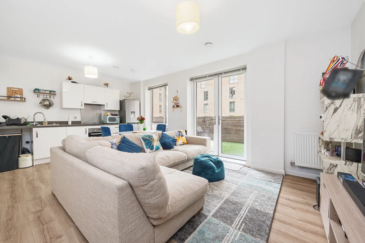 Flat 1, 13 Trobridge Parade, London, photo 2