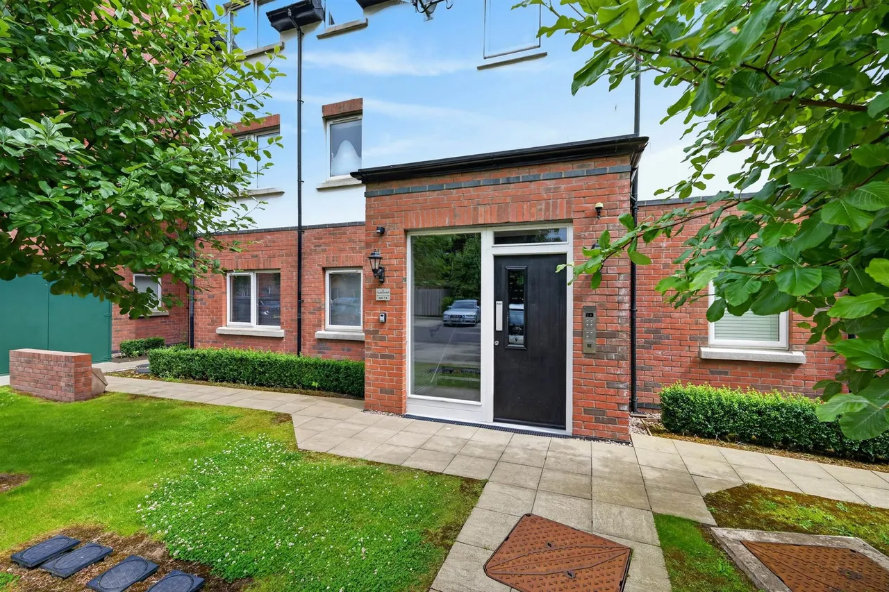 Loughan Hall, Dundonald, BT16, photo 2