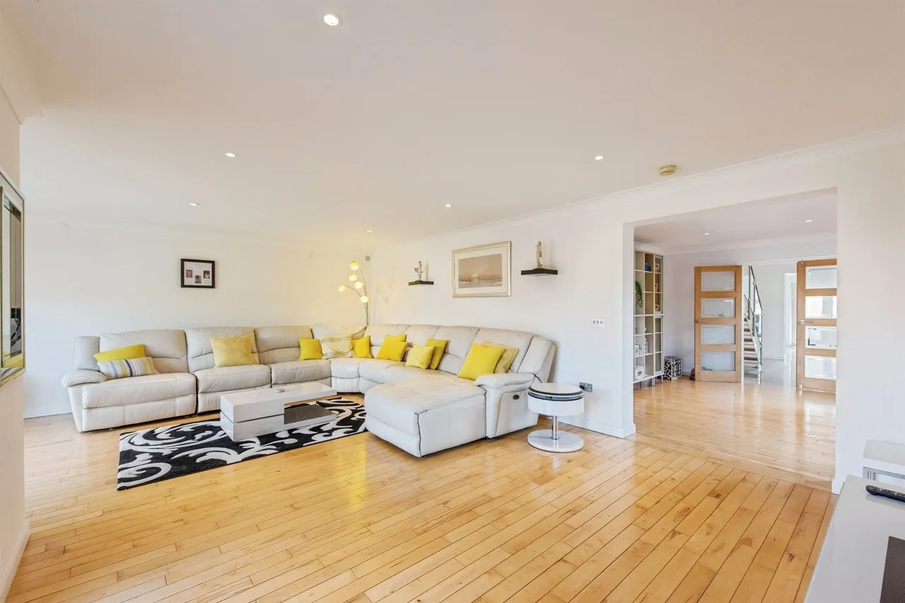 Turnpike Lane, Red Lodge, BURY ST. EDMUNDS, photo 10