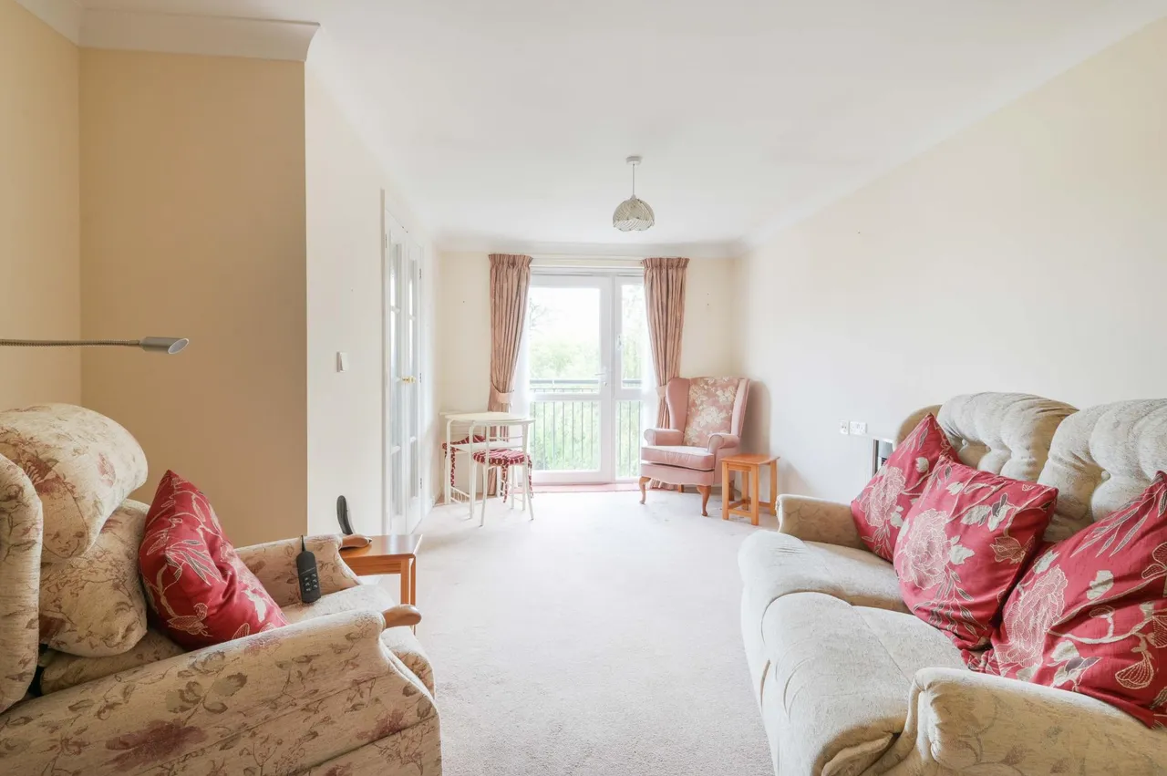 Kingston Road, Ewell, KT19, photo 2