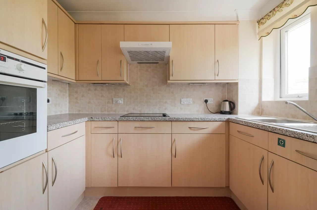 Kingston Road, Ewell, KT19, photo 3