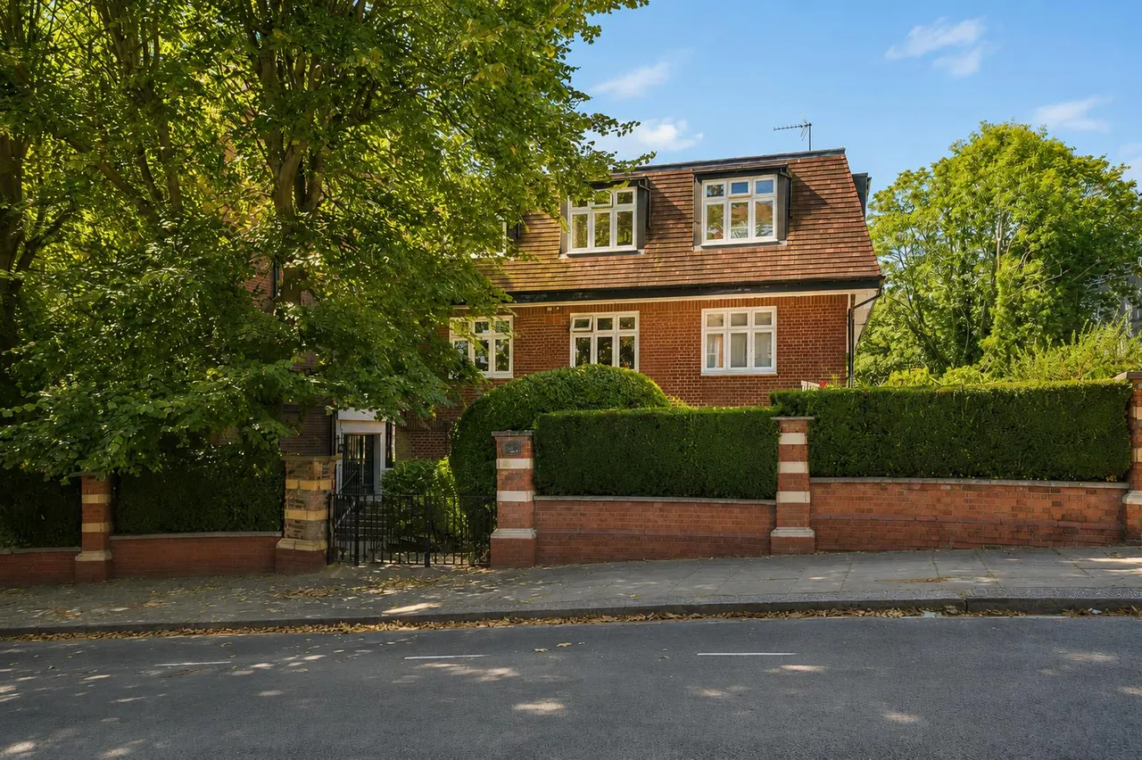 Lyndhurst Gardens, Belsize Park, London, NW3 5NT, photo 3