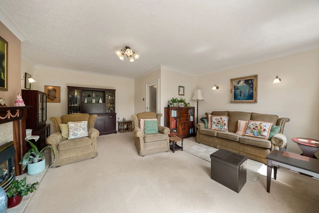 7 Weatherhill Crescent, HD3 3QZ, photo 8