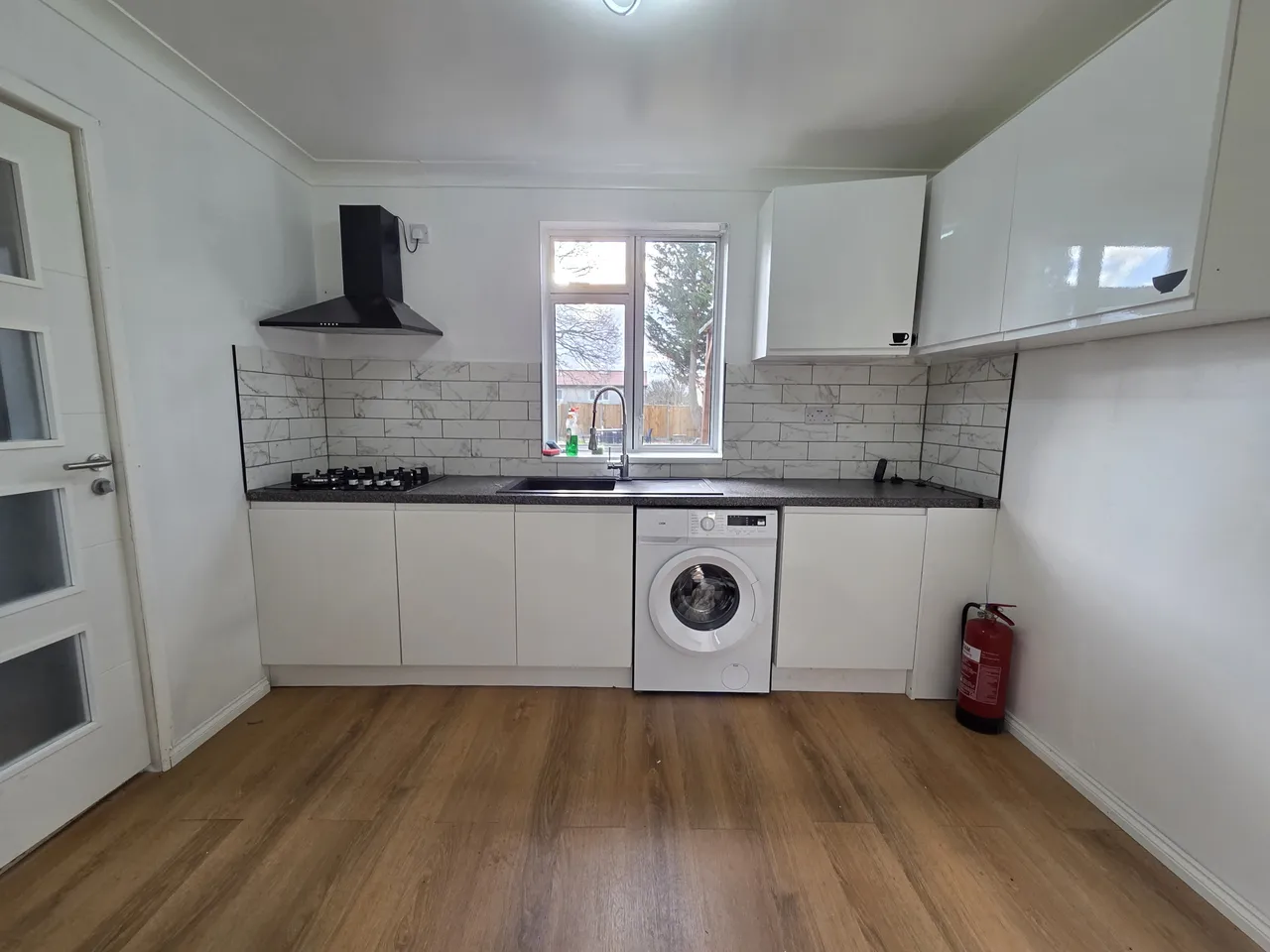 Williton Road, LU2, photo 9