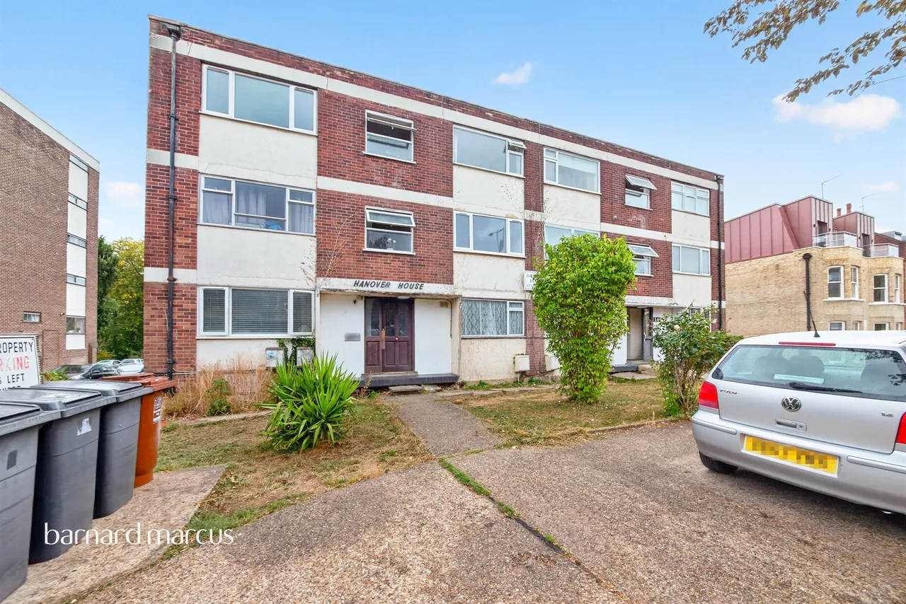 flat for sale — Station Road, Barnet